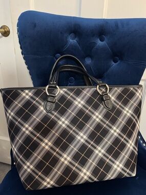 Classic Burberry Plaid Tote Bag in Black and Gray